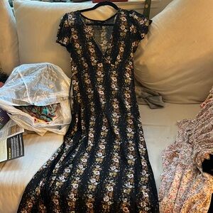 Very beautiful dress, could be casual or dressy